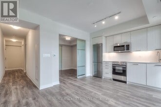 2301 Danforth Ave in Toronto, ON - Building Photo - Building Photo