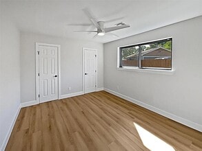 5742 Ludington Dr in Houston, TX - Building Photo - Building Photo
