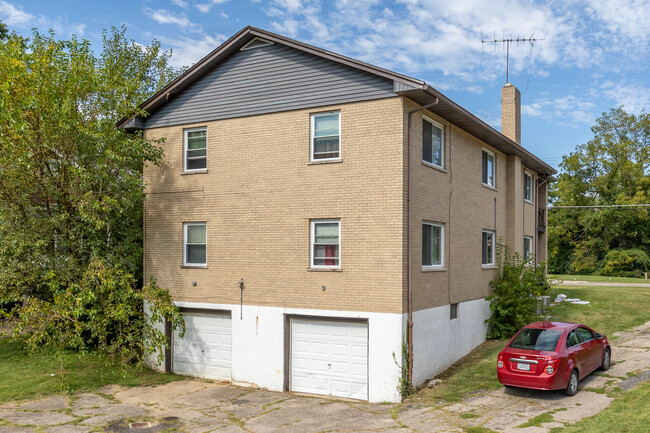 3305 Queen City Ave in Cincinnati, OH - Foto de edificio - Building Photo