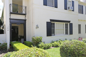 150 S Spalding Dr in Beverly Hills, CA - Foto de edificio - Building Photo