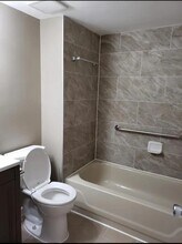 9907 Blundon Dr, Unit 302 in Silver Spring, MD - Foto de edificio - Building Photo