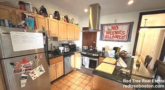 64 Fisher Ave, Unit 1 in Boston, MA - Building Photo