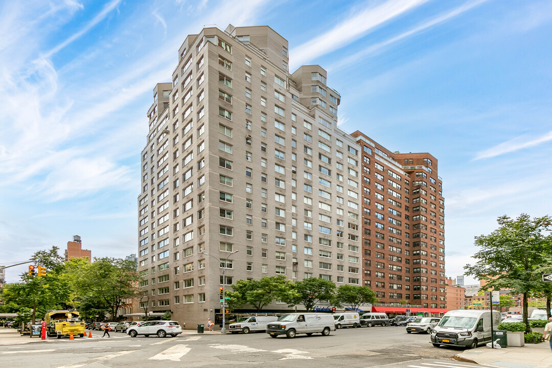 200 E 78th St in New York, NY - Foto de edificio