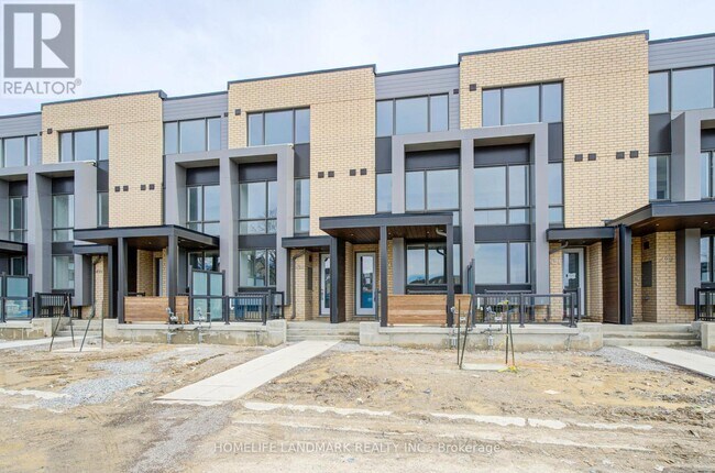 426 Lawrence Hts Wy in Toronto, ON - Building Photo - Building Photo