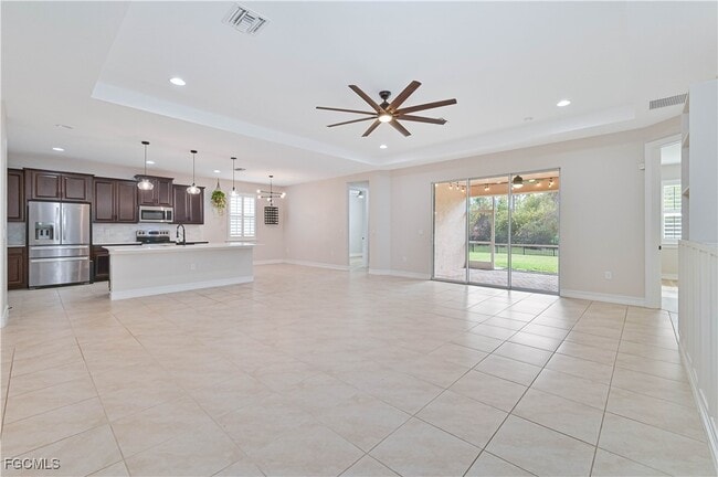 2852 Royal Gardens Ave in Ft. Myers, FL - Building Photo - Building Photo