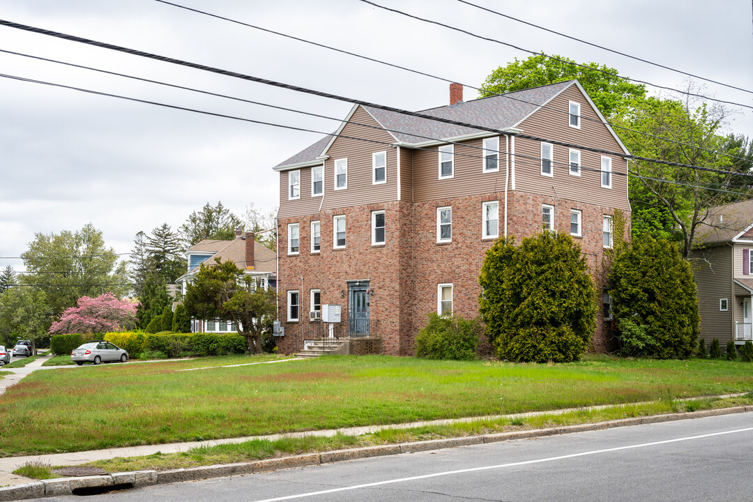 165 Wentworth Ave in Cranston, RI - Building Photo