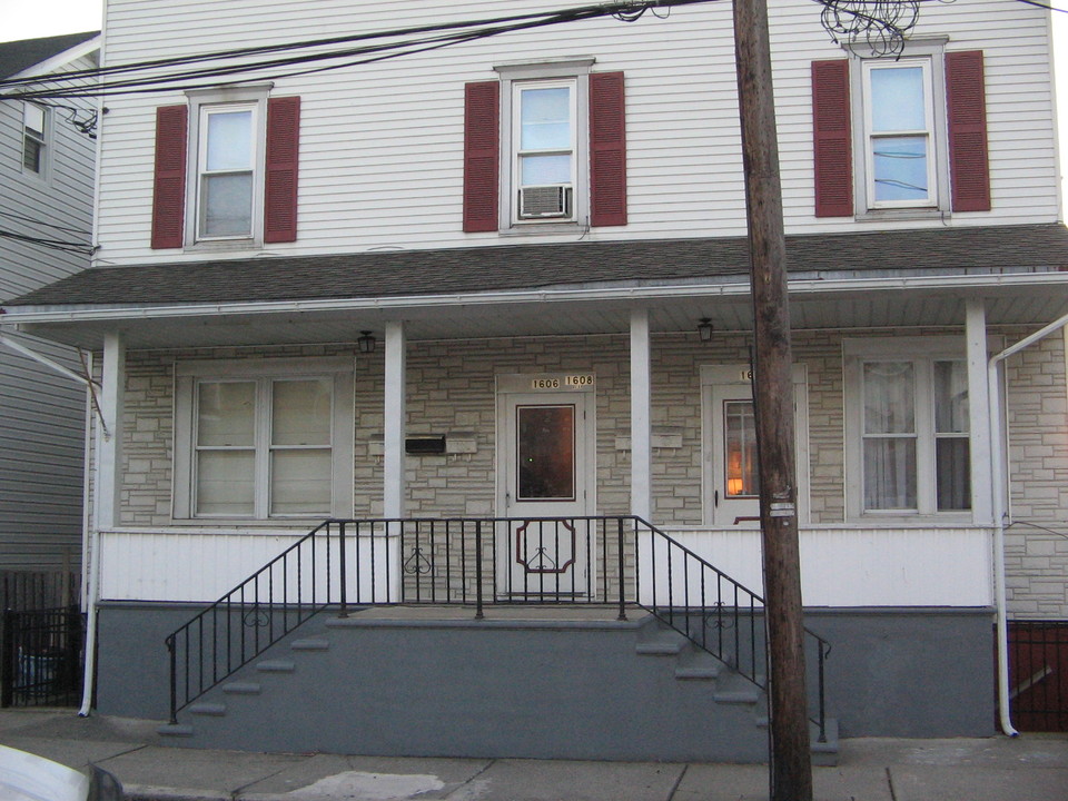 1606-1608 Newport Ave in Northampton, PA - Building Photo