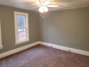 548 Railroad St in Turtle Creek, PA - Foto de edificio - Building Photo