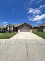 2060 Periwinkle Pl in Centerton, AR - Building Photo