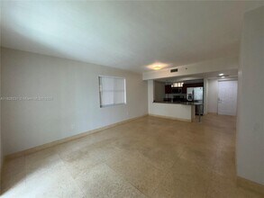 7280 SW 89th St in Kendall, FL - Building Photo - Building Photo