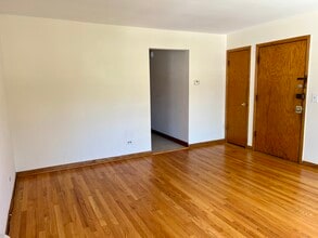5043 W Cornelia Ave, Unit 2 in Chicago, IL - Building Photo - Building Photo