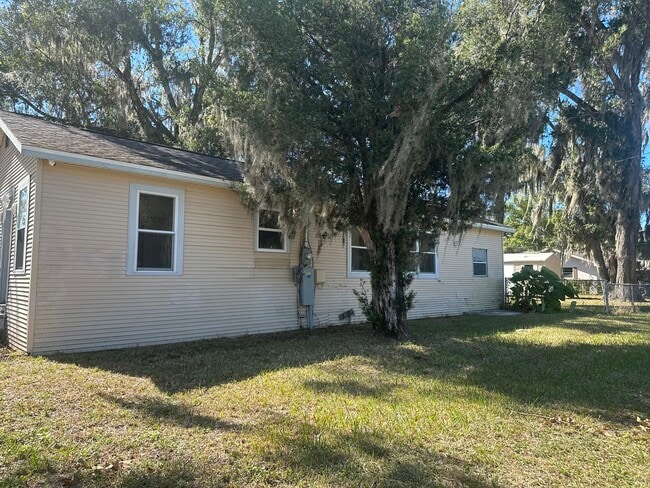 4949 17th St in Zephyrhills, FL - Building Photo - Building Photo