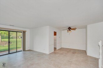 855 Johnstown Ln in Wheaton, IL - Building Photo - Building Photo