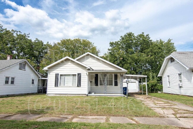property at 1320 W 6th St