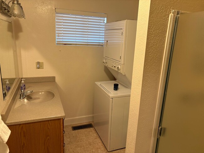 2024 Susquehanna Dr in South Lake Tahoe, CA - Building Photo - Building Photo