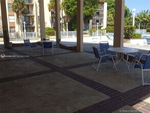 14601 N Kendall Dr in Miami, FL - Building Photo - Building Photo