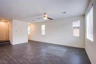 5647 Justin Robert St in North Las Vegas, NV - Building Photo - Building Photo