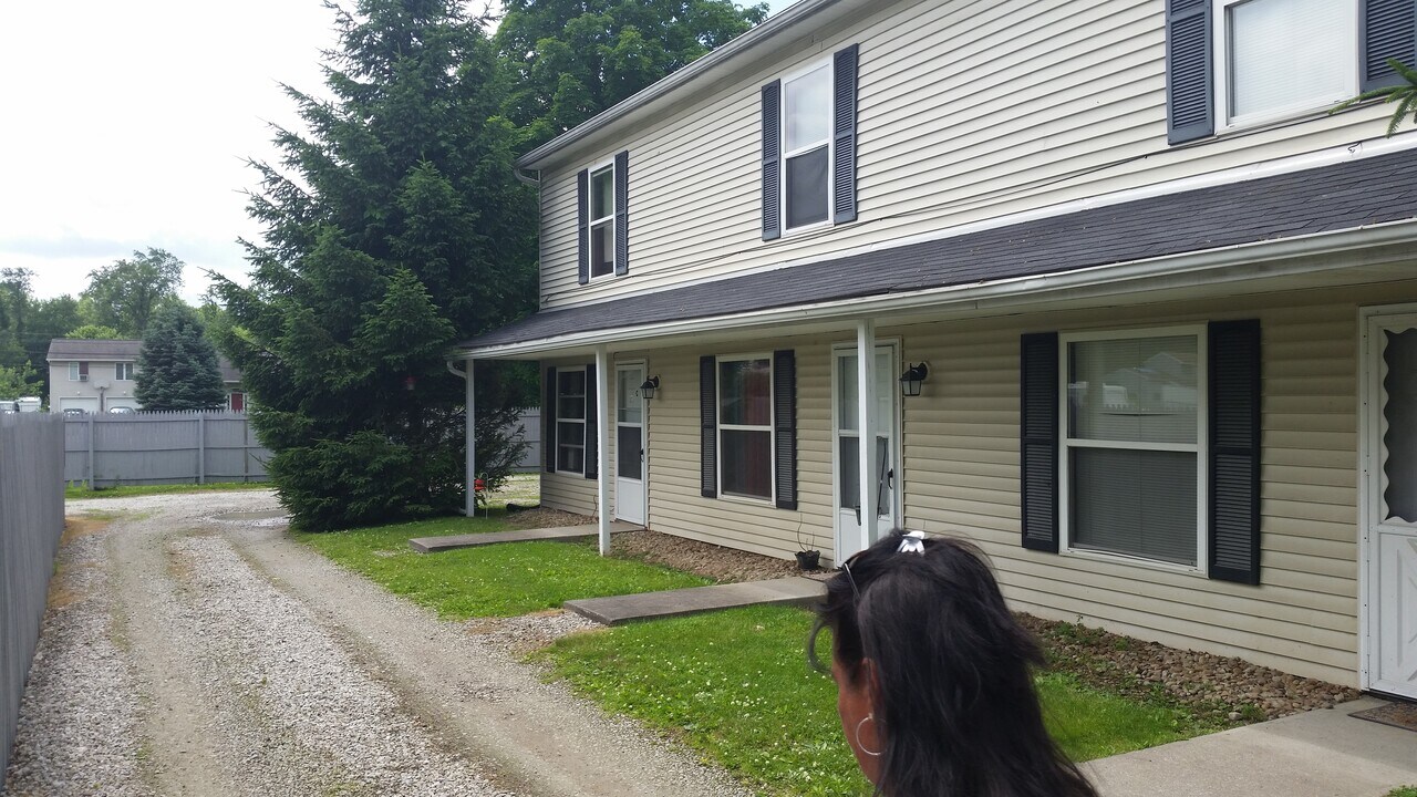 2330 N Ridge Rd in Elyria, OH - Building Photo