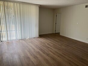321 S Willaman Dr in Los Angeles, CA - Building Photo - Building Photo