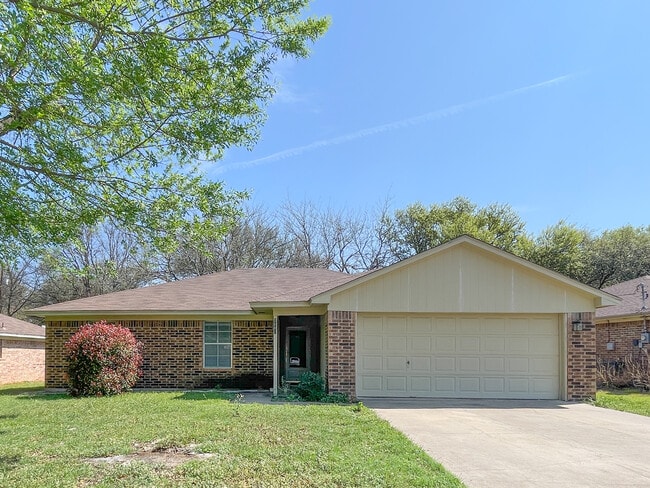 2000 Ramada Dr in Waco, TX - Building Photo - Building Photo