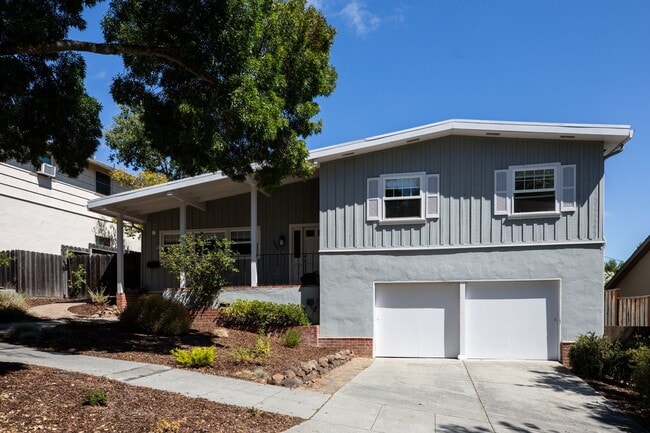 2626 Mcgarvey Ave in Redwood City, CA - Building Photo - Building Photo