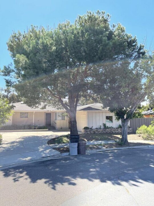 4903 Whitehaven Way in San Diego, CA - Building Photo