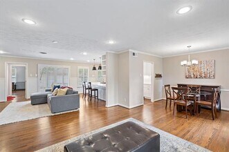 9203 Livenshire Dr in Dallas, TX - Building Photo - Building Photo