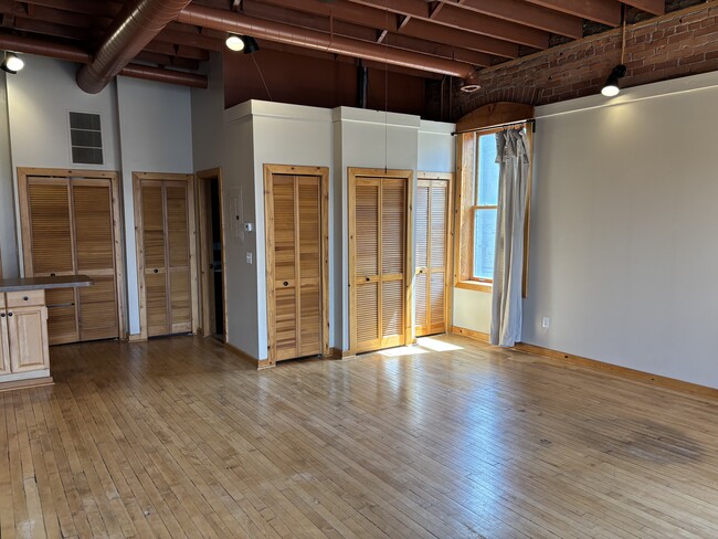 111 N Michigan Ave, Unit 111 B