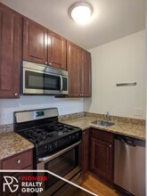 4912 N Hoyne Ave, Unit #2106-S2 in Chicago, IL - Foto de edificio - Building Photo