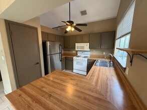 16401 Knottingham Dr in Pflugerville, TX - Building Photo - Building Photo