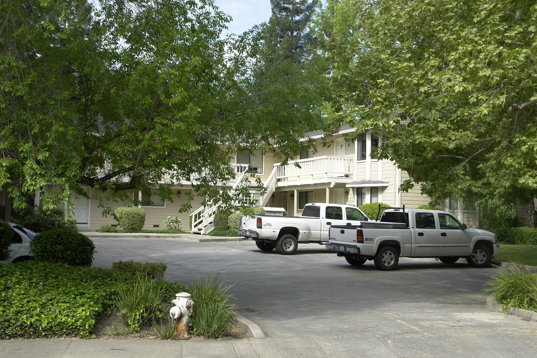 84-98 Laurel Dr in Danville, CA - Building Photo