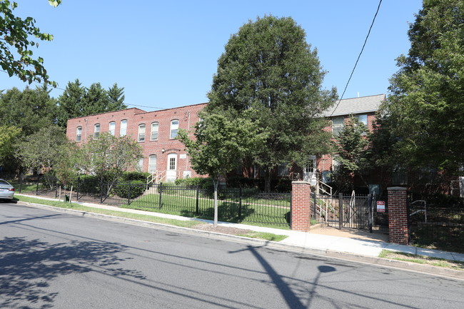 Tobias Henson Apartments