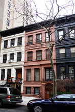 312 W 71st St in New York, NY - Building Photo - Building Photo