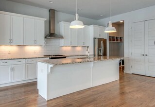 868 Kirkwood Ave in Nashville, TN - Building Photo - Building Photo