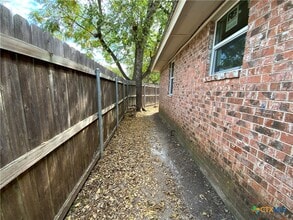 911 N Penelope St in Belton, TX - Building Photo - Building Photo