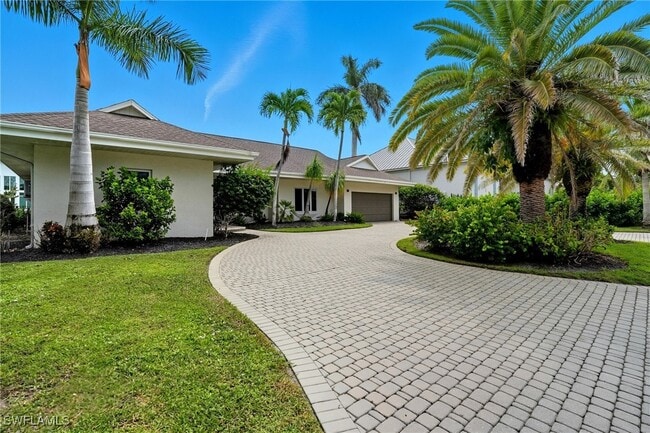 5122 Starfish Ave in Naples, FL - Building Photo - Building Photo