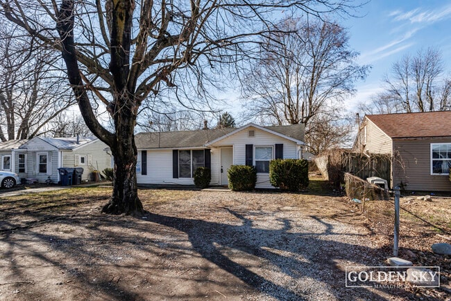 property at 1609 S Oakdale Dr
