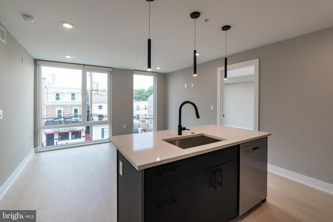 6604 Ridge Ave, Unit 309 in Philadelphia, PA - Foto de edificio - Building Photo