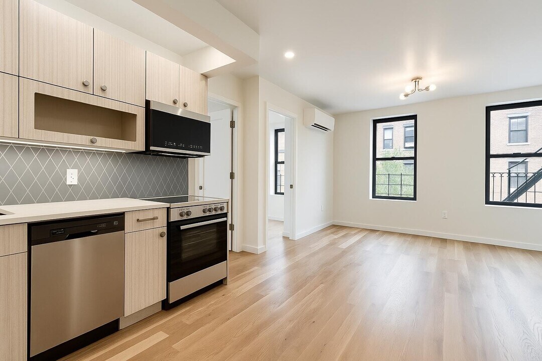 524 W 134th St in New York, NY - Building Photo