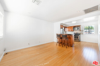 5416 Colfax Ave in Los Angeles, CA - Building Photo - Building Photo