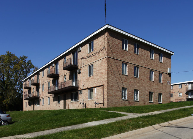 Ridgeview Apartments in Garfield Heights, OH - Building Photo - Building Photo