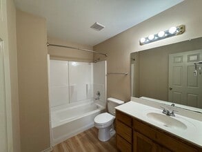 102 Clydesdale Ln in Victoria, TX - Building Photo - Building Photo