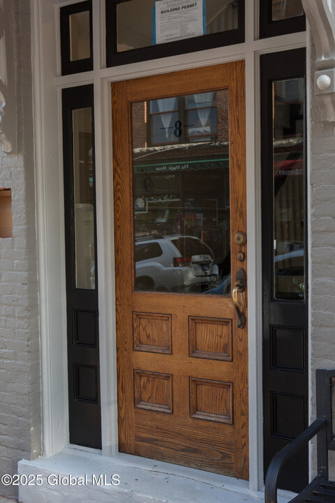 8 Phila St in Saratoga Springs, NY - Building Photo