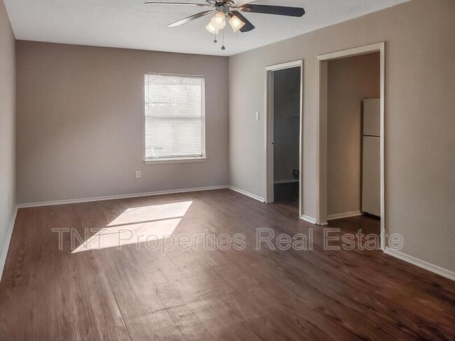 302 Manuel Dr in College Station, TX - Building Photo - Building Photo