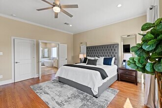 2211 Silverbonnet St in Houston, TX - Foto de edificio - Building Photo