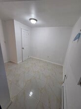 3117 99th St, Unit B in East Elmhurst, NY - Foto de edificio - Building Photo