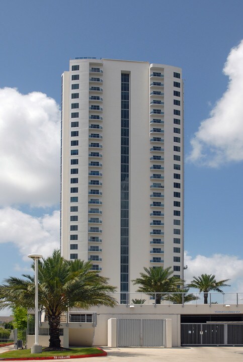 Endeavour Condominium in Seabrook, TX - Foto de edificio