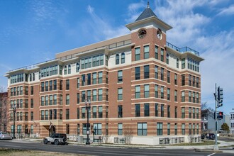 1600 Pennsylvania Ave SE Apartments in Washington, DC - Foto de edificio - Building Photo