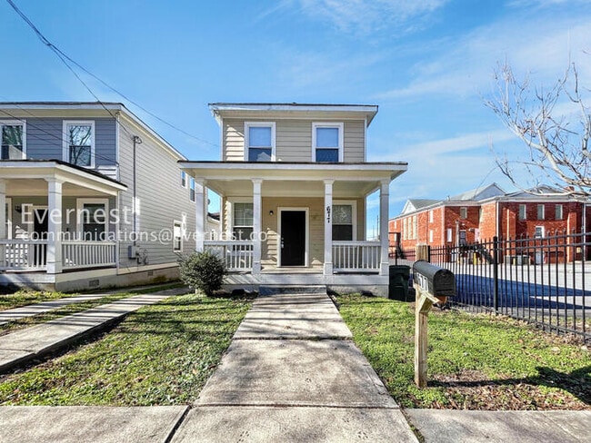 677 Smith St SW in Atlanta, GA - Foto de edificio - Building Photo