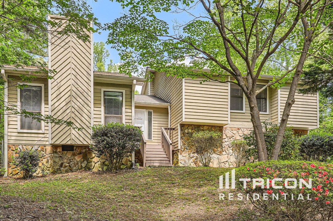 1935 Oakleaf Ct in Lithia Springs, GA - Building Photo